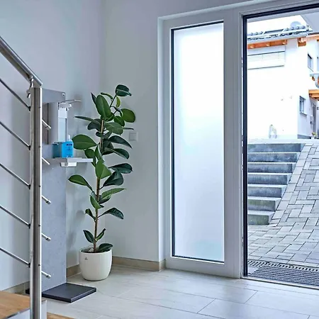 Welcoming House In With Charming Garden Nyaraló *